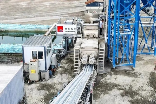 The modification of cement mixing plant in Jilin with emulsified asphalt continuous cold recycling technology DG machinery